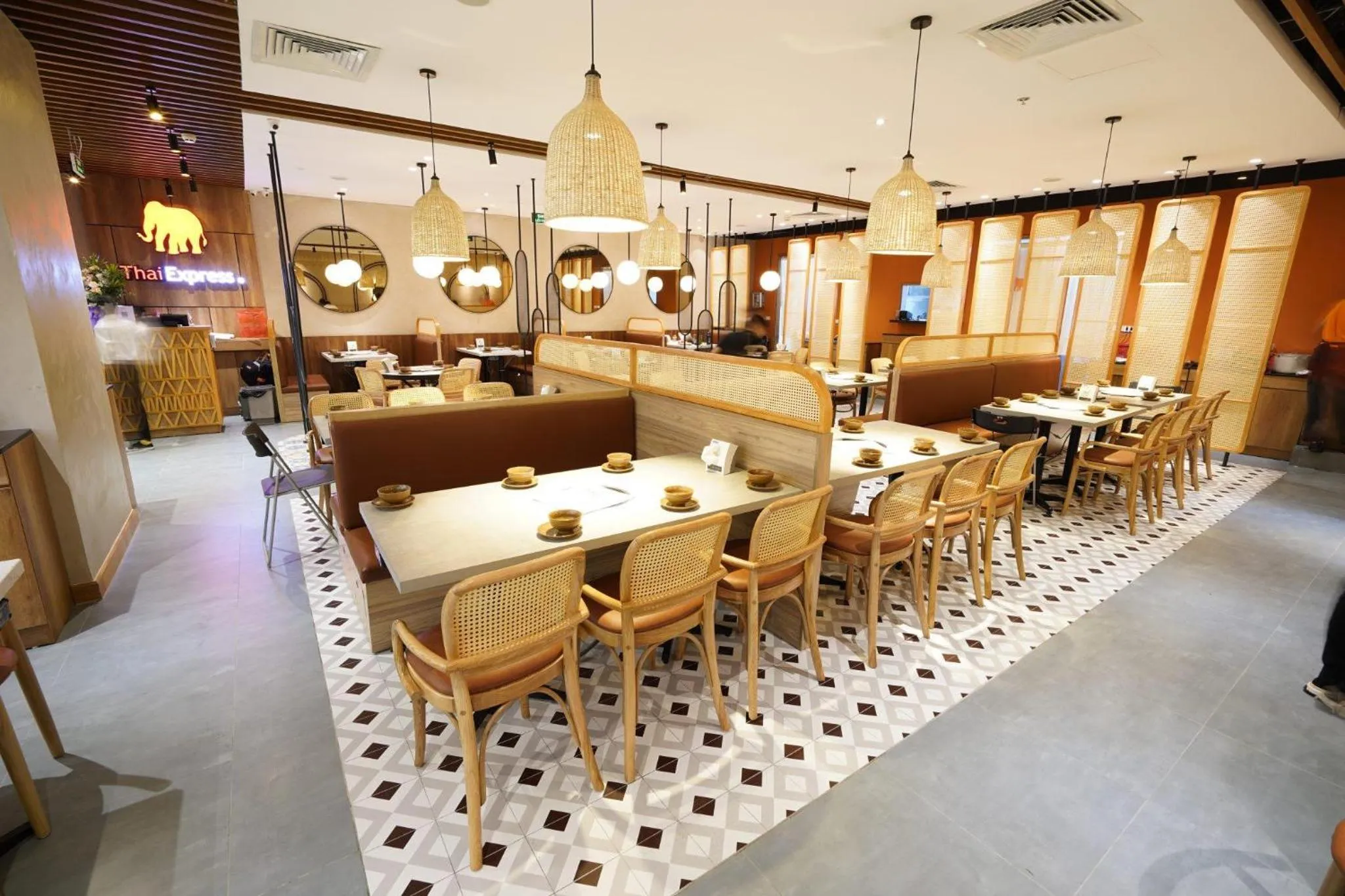 Restaurant/places to eat in Vinhomes D'capital Premium Apartment