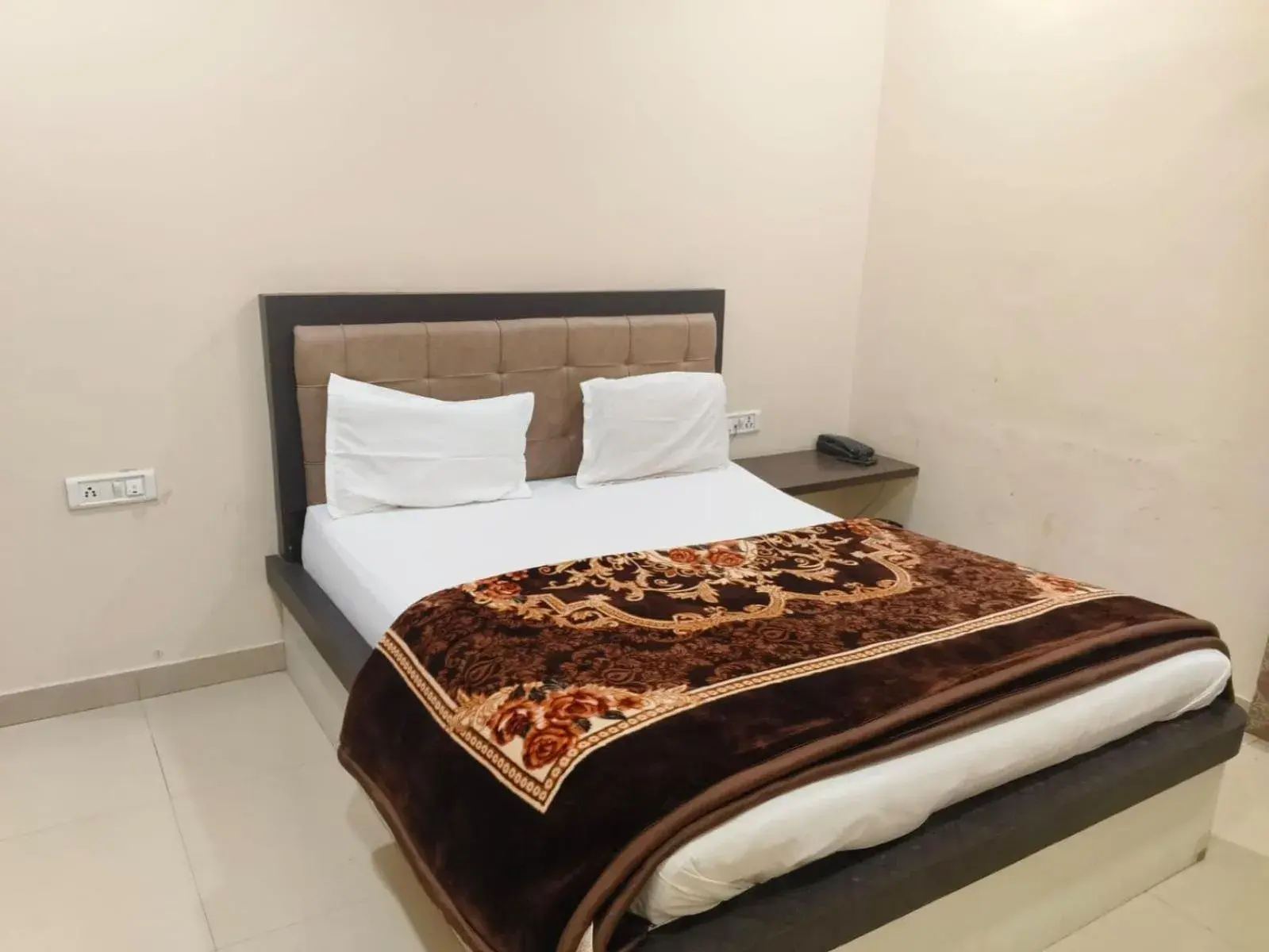 Double Room - single occupancy in Hotel Surya Double Room - single occupancy in Hotel Surya