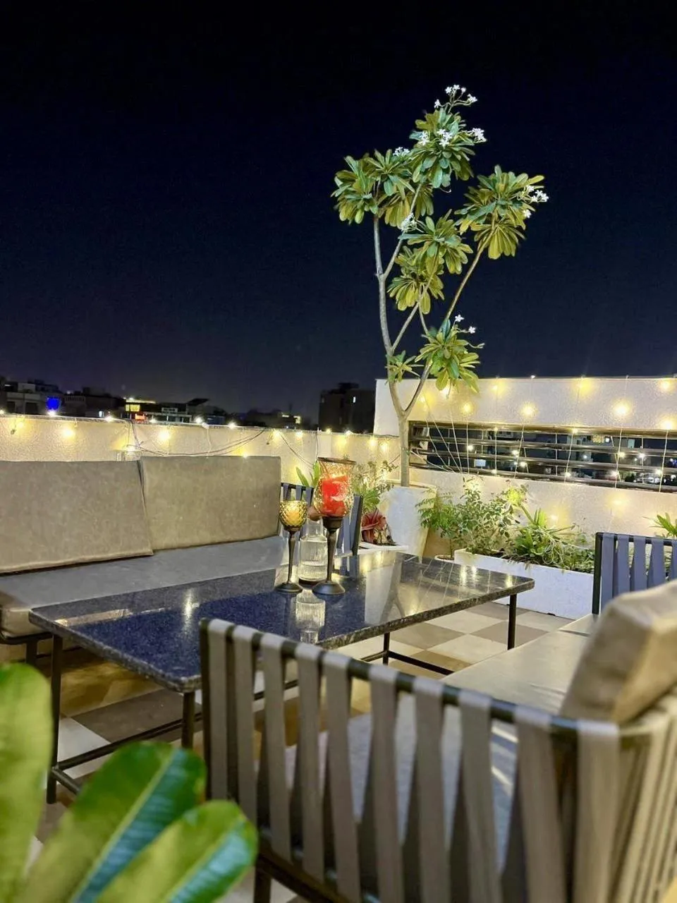 Restaurant/places to eat in hotel neelkamal