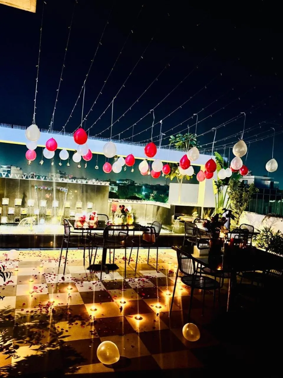 Restaurant/places to eat in hotel neelkamal