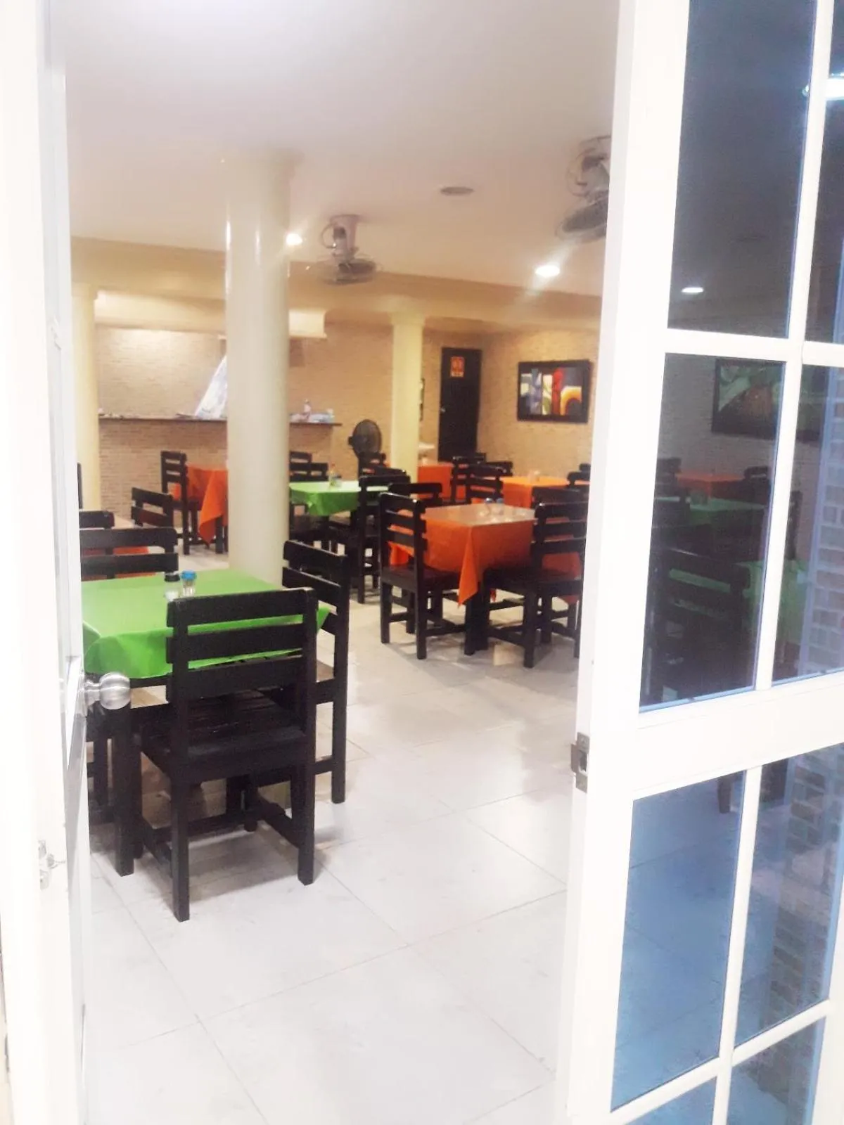 Restaurant/places to eat in hotel hispanoamericano