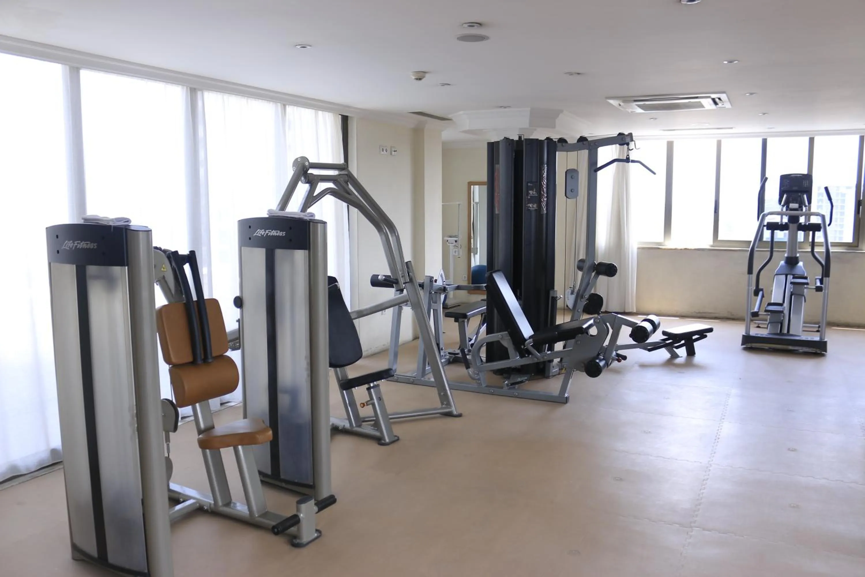 Fitness centre/facilities in Momona Hotel