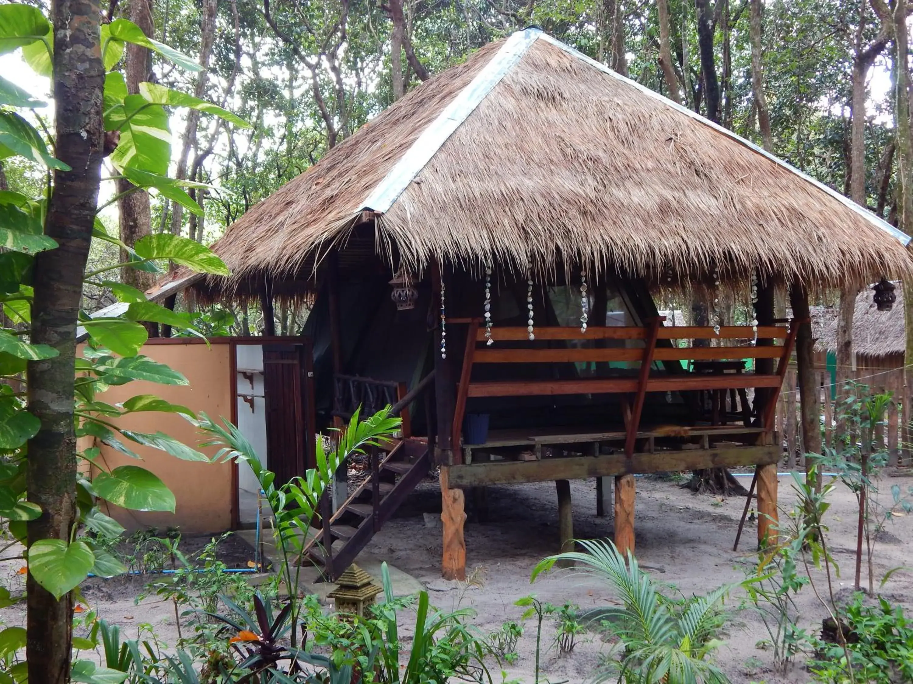 Luxury Tent in JJ Beach Resort & JJ Seafood Luxury Tent in JJ Beach Resort & JJ Seafood