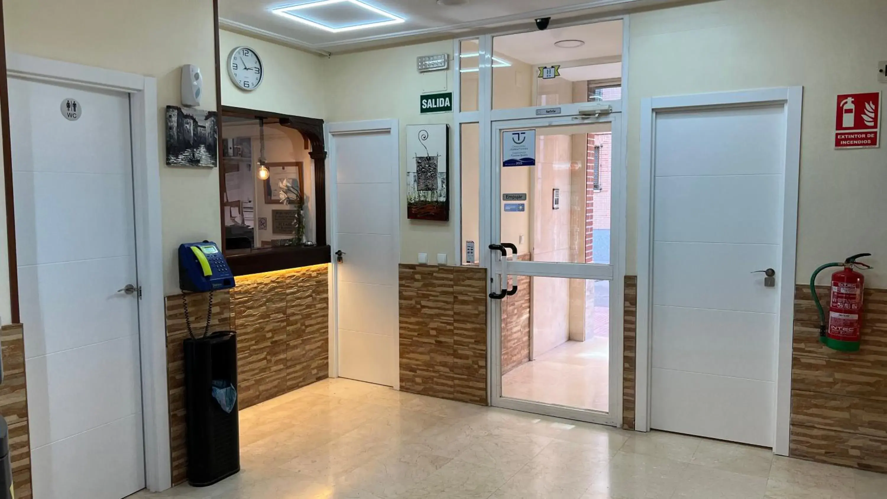 Lobby or reception in Hotel Cuatro Caños Lobby or reception in Hotel Cuatro Caños