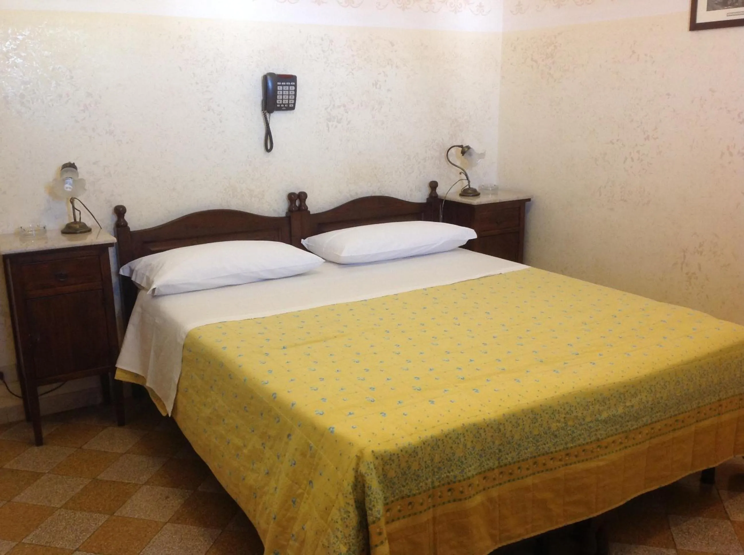 Bed in Albergo Cavour