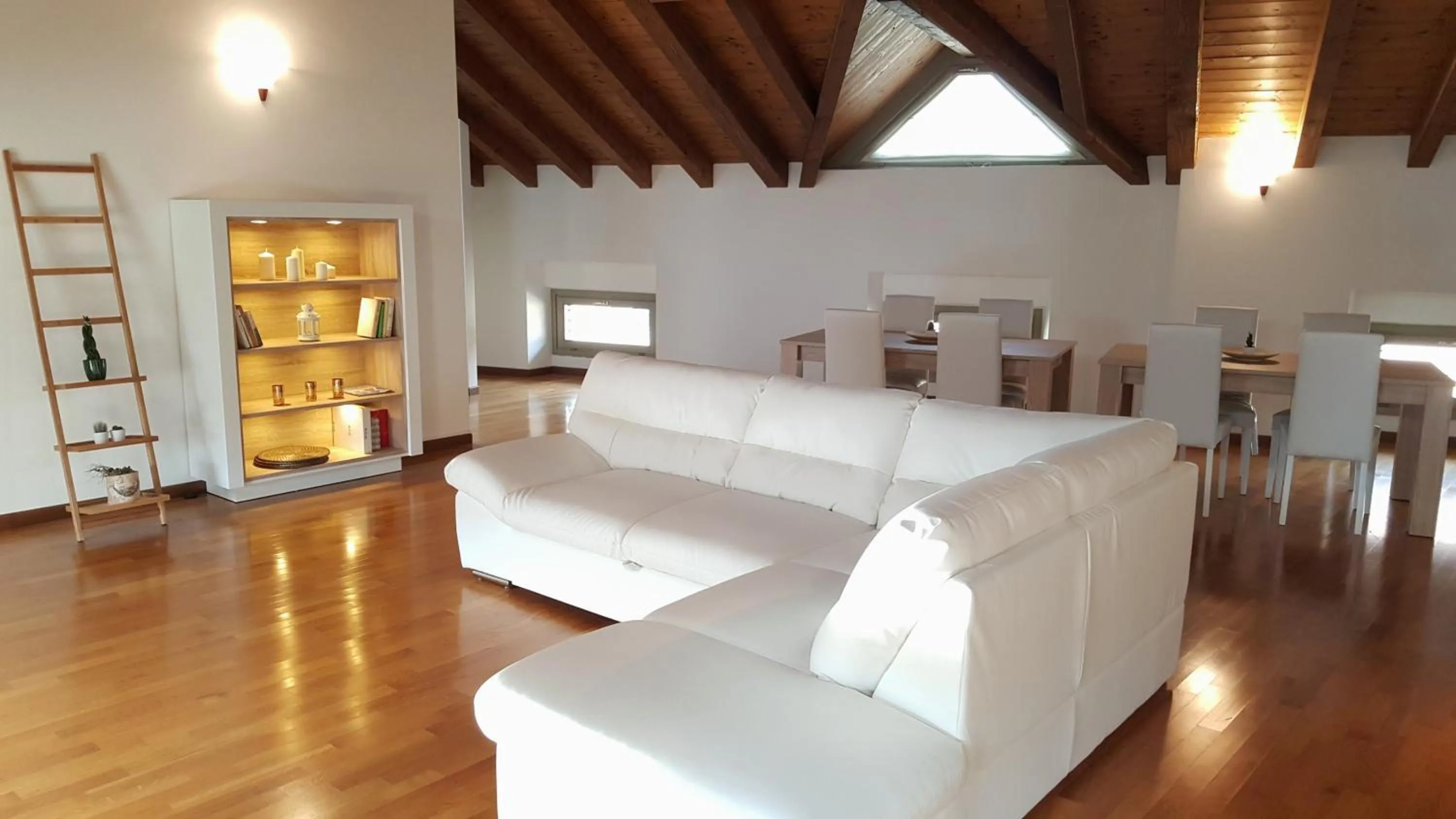 Decorative detail in Donizetti Royal