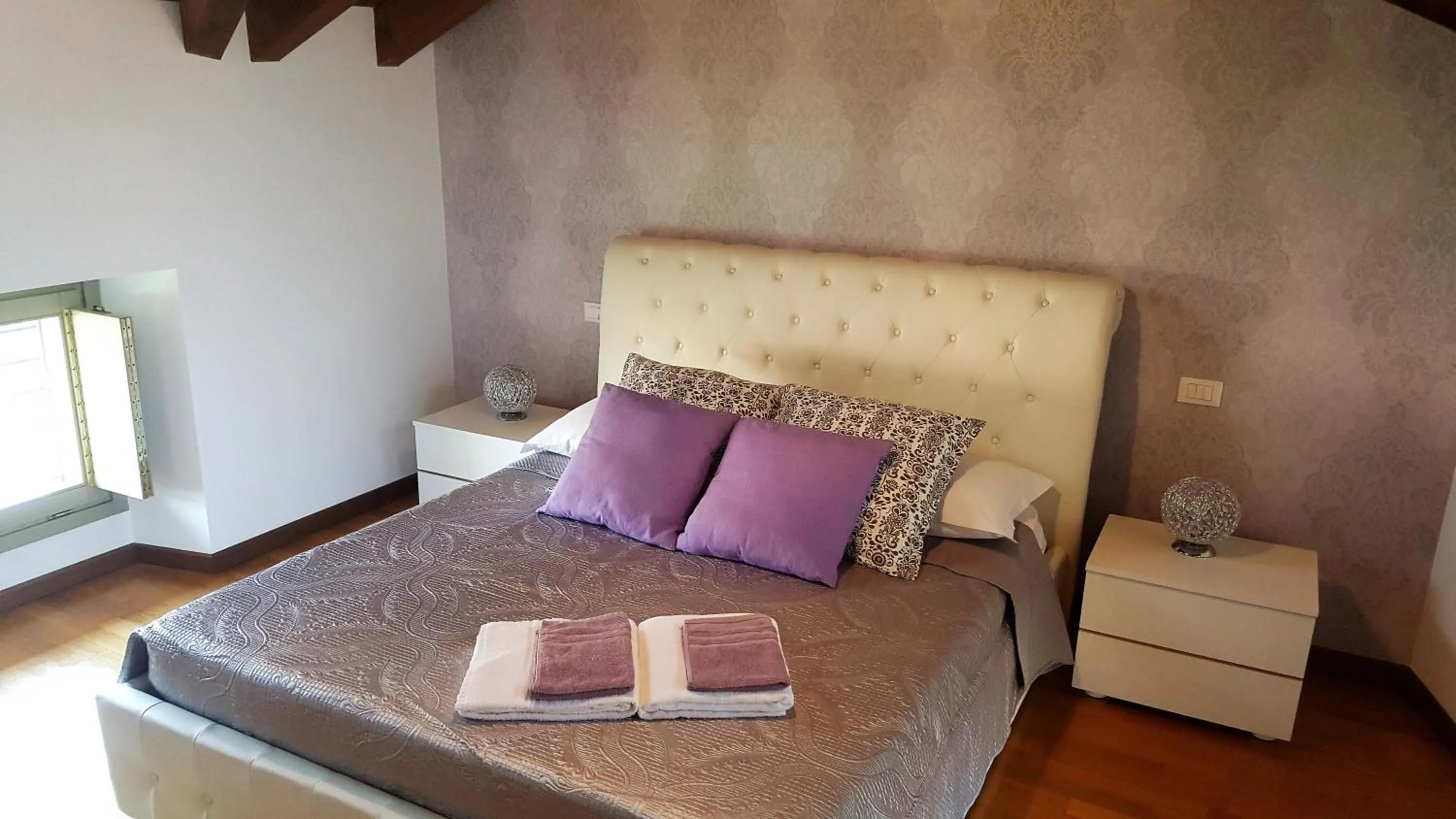 Bed in Donizetti Royal