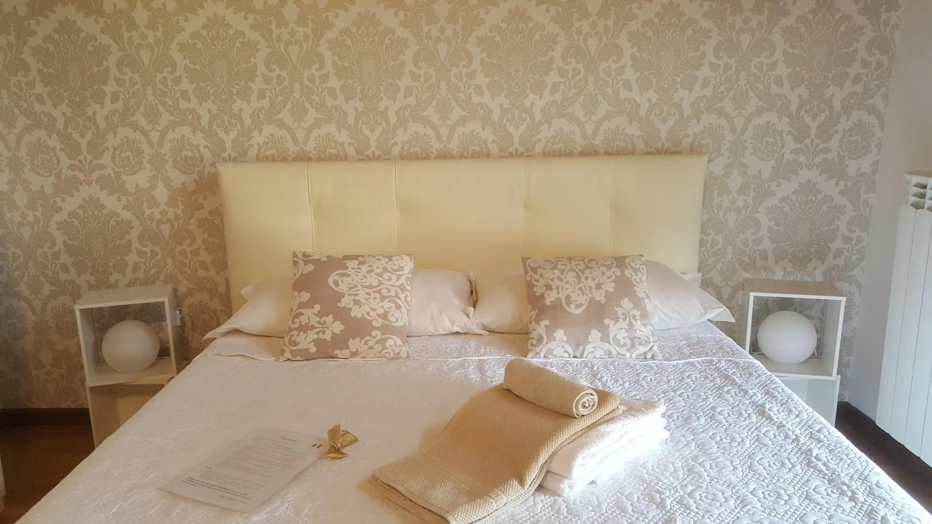 Bed in Donizetti Royal