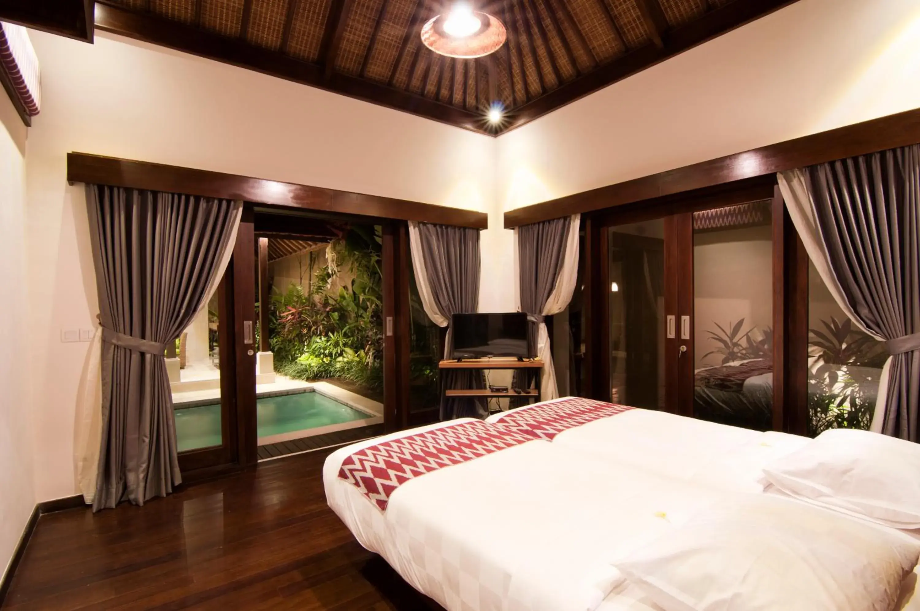 Decorative detail, Bed in Villa Puspa Decorative detail, Bed in Villa Puspa