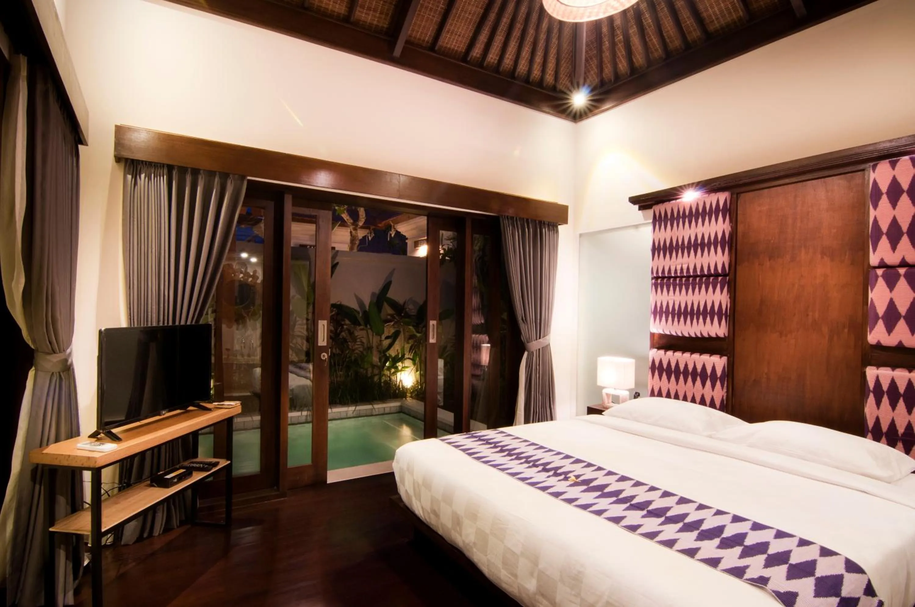 Balcony/Terrace, Bed in Villa Puspa