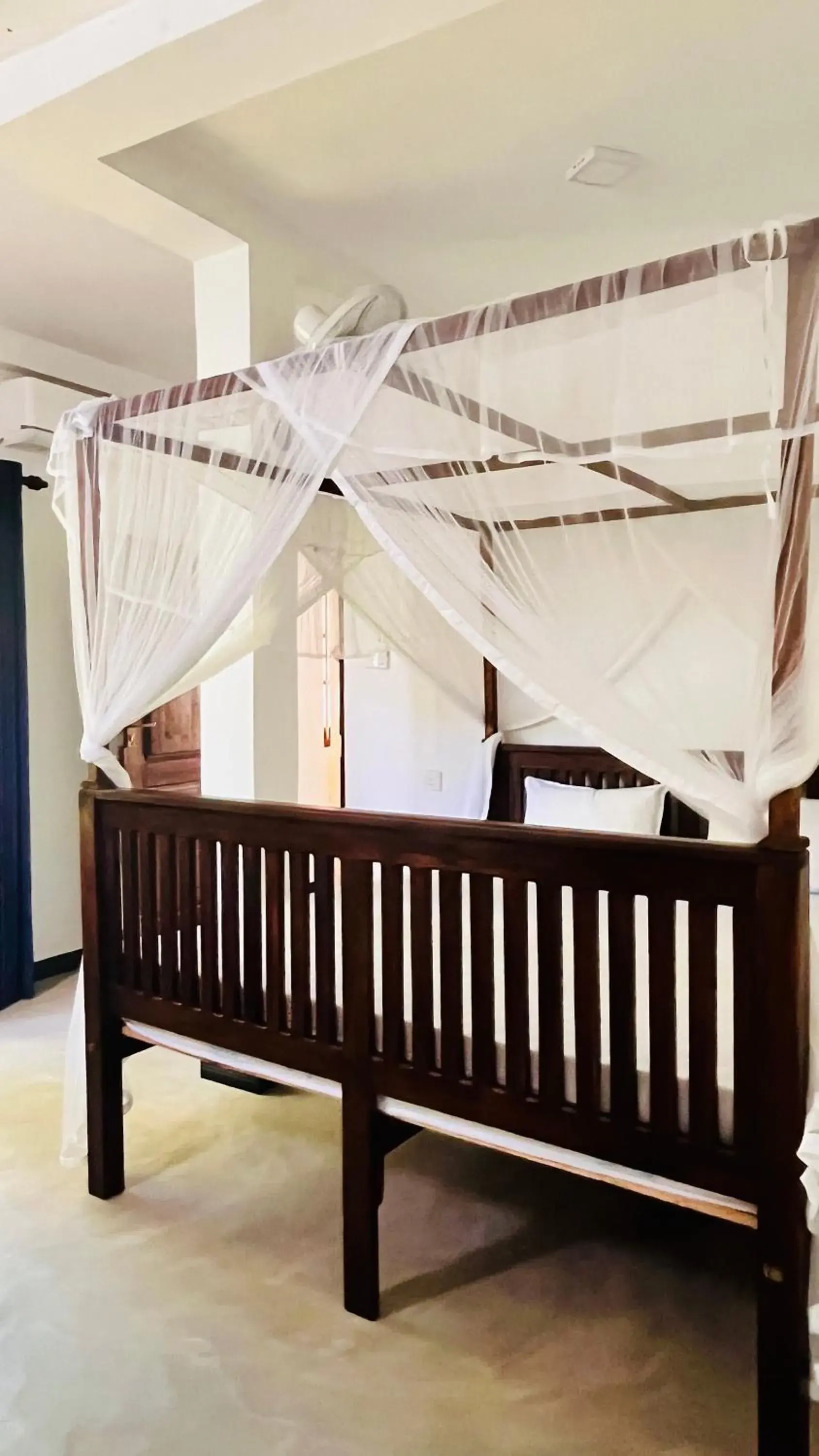 Deluxe Double Room (2 Adults + 1 Child) in Wasana Ocean View Villa Mirissa Deluxe Double Room (2 Adults + 1 Child) in Wasana Ocean View Villa Mirissa