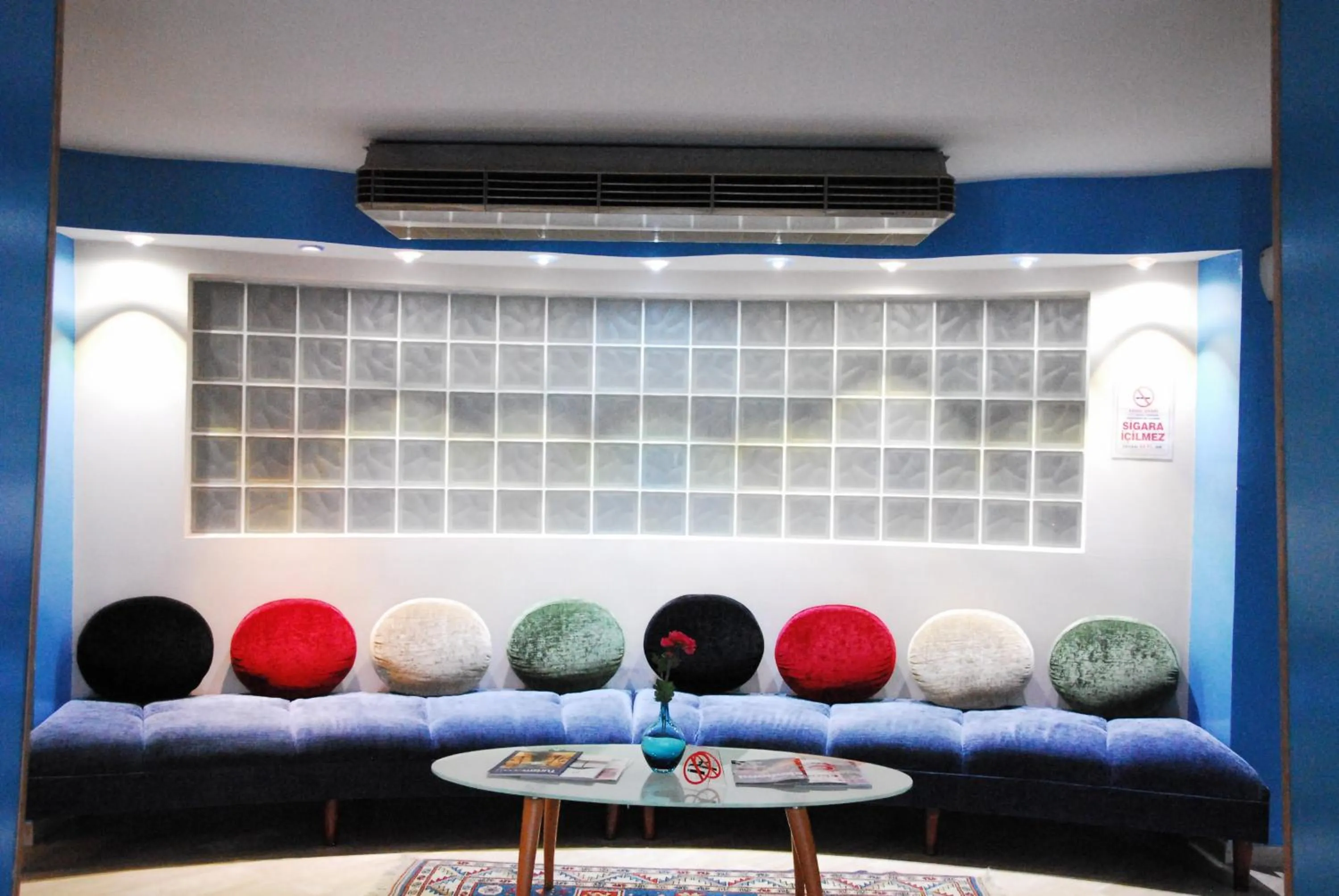 Communal lounge/ TV room in Vip Apart Hotel