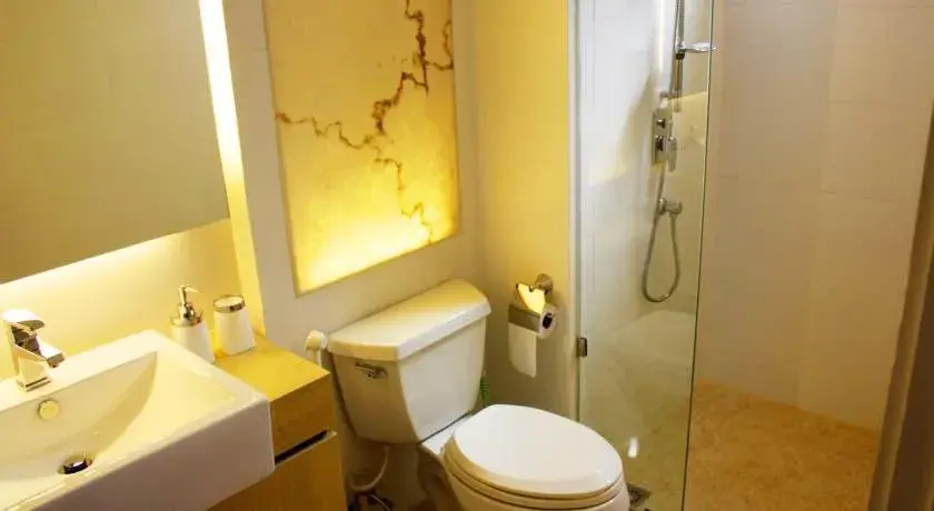 Bathroom in Atlantis Condo & Water Park Pattaya By The Sea