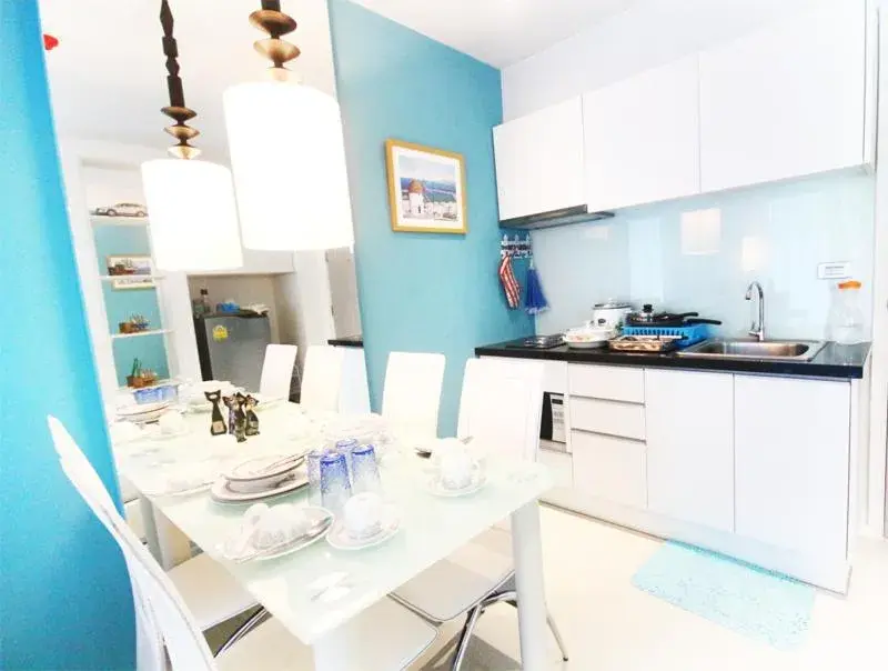 Kitchen or kitchenette, Dining Area in Atlantis Condo & Water Park Pattaya By The Sea