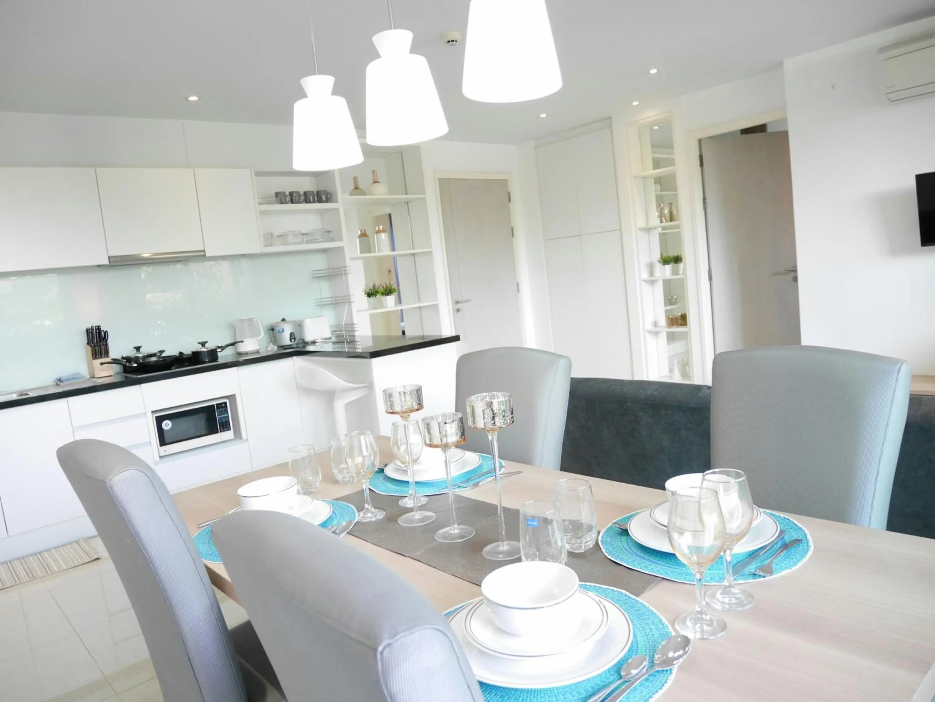 Atlantis Condo & Water Park Pattaya By the Sea