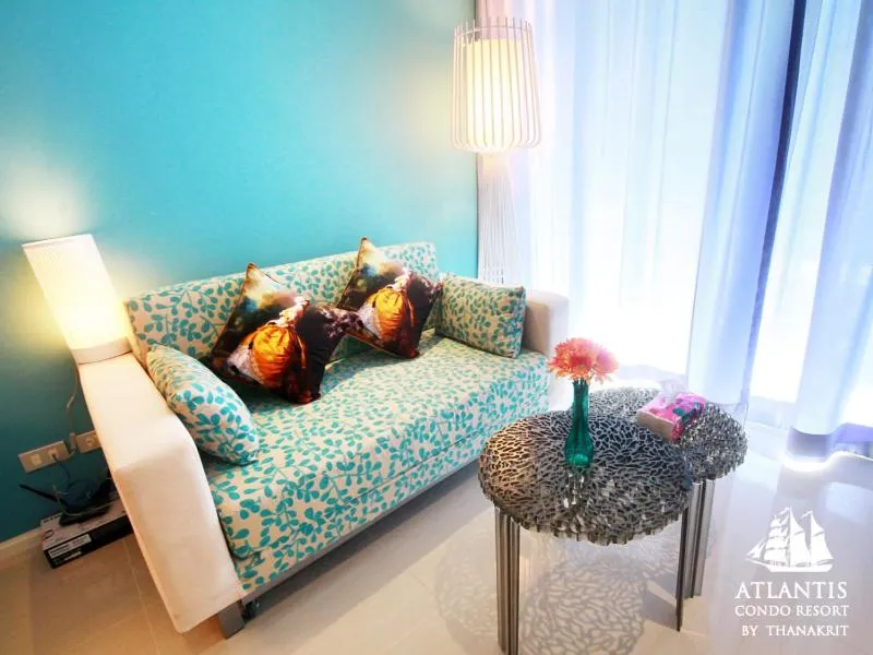 Text overlay, Bed in Atlantis Condo & Water Park Pattaya By the Sea