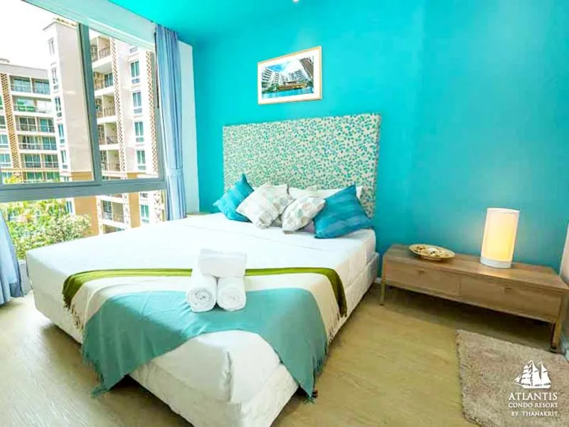 Text overlay, Bed in Atlantis Condo & Water Park Pattaya By the Sea