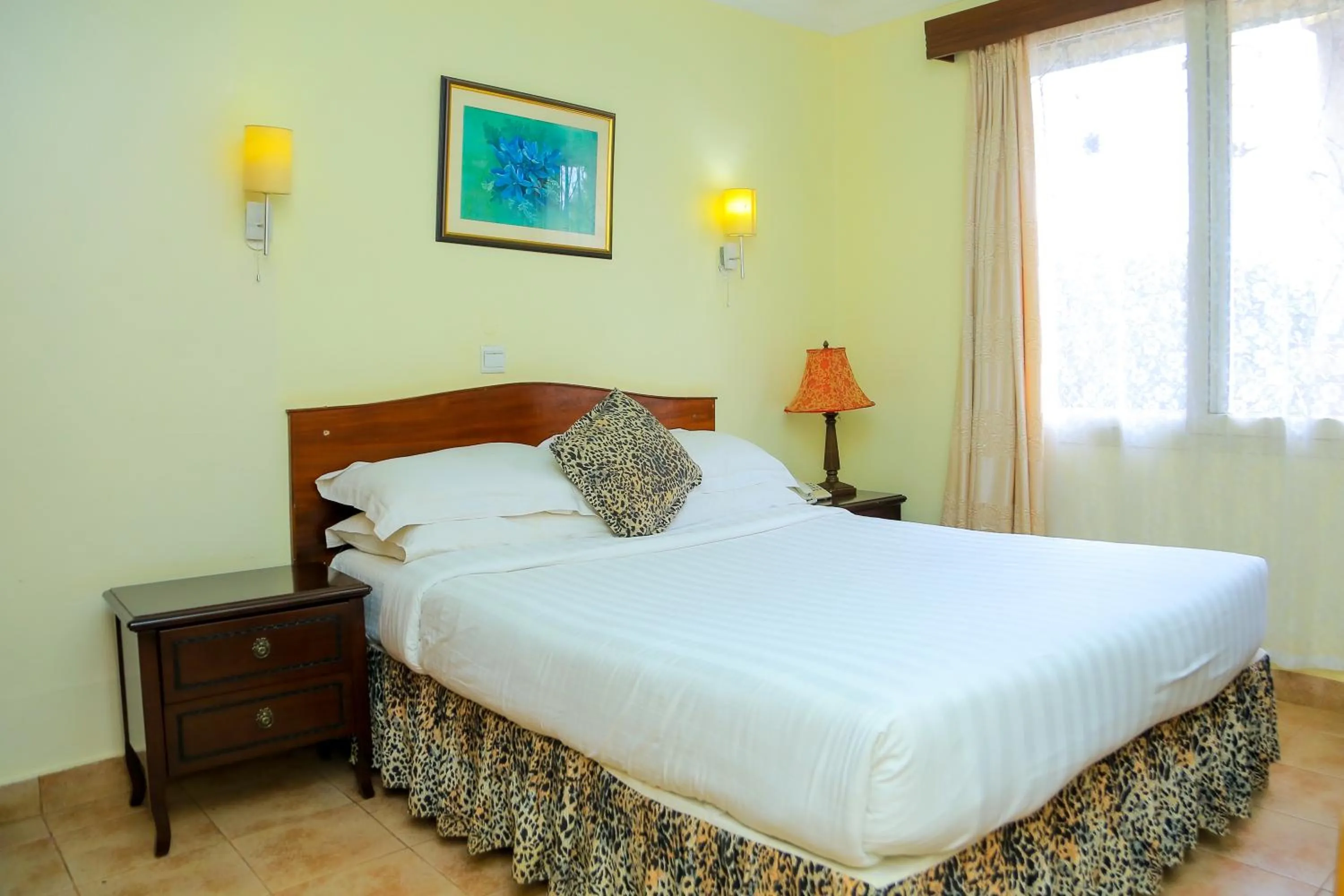 Bed in Shangri-la Hotel Muyenga