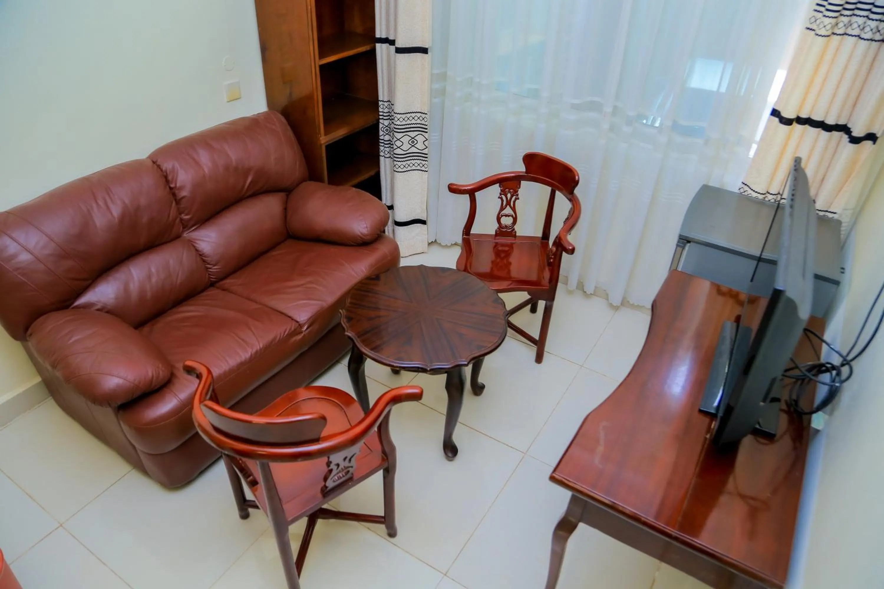 Living room in Shangri-la Hotel Muyenga