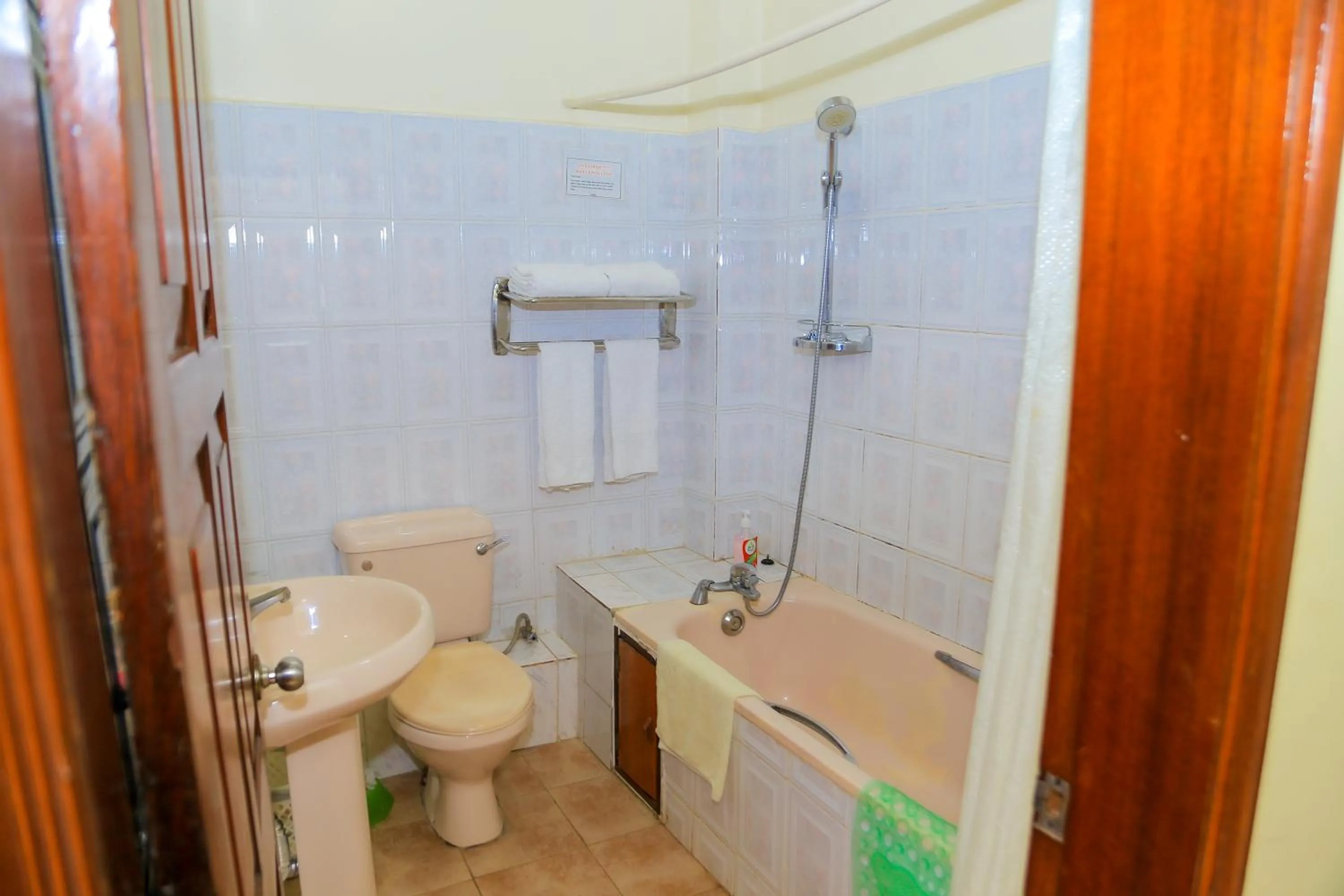 Bathroom in Shangri-la Hotel Muyenga