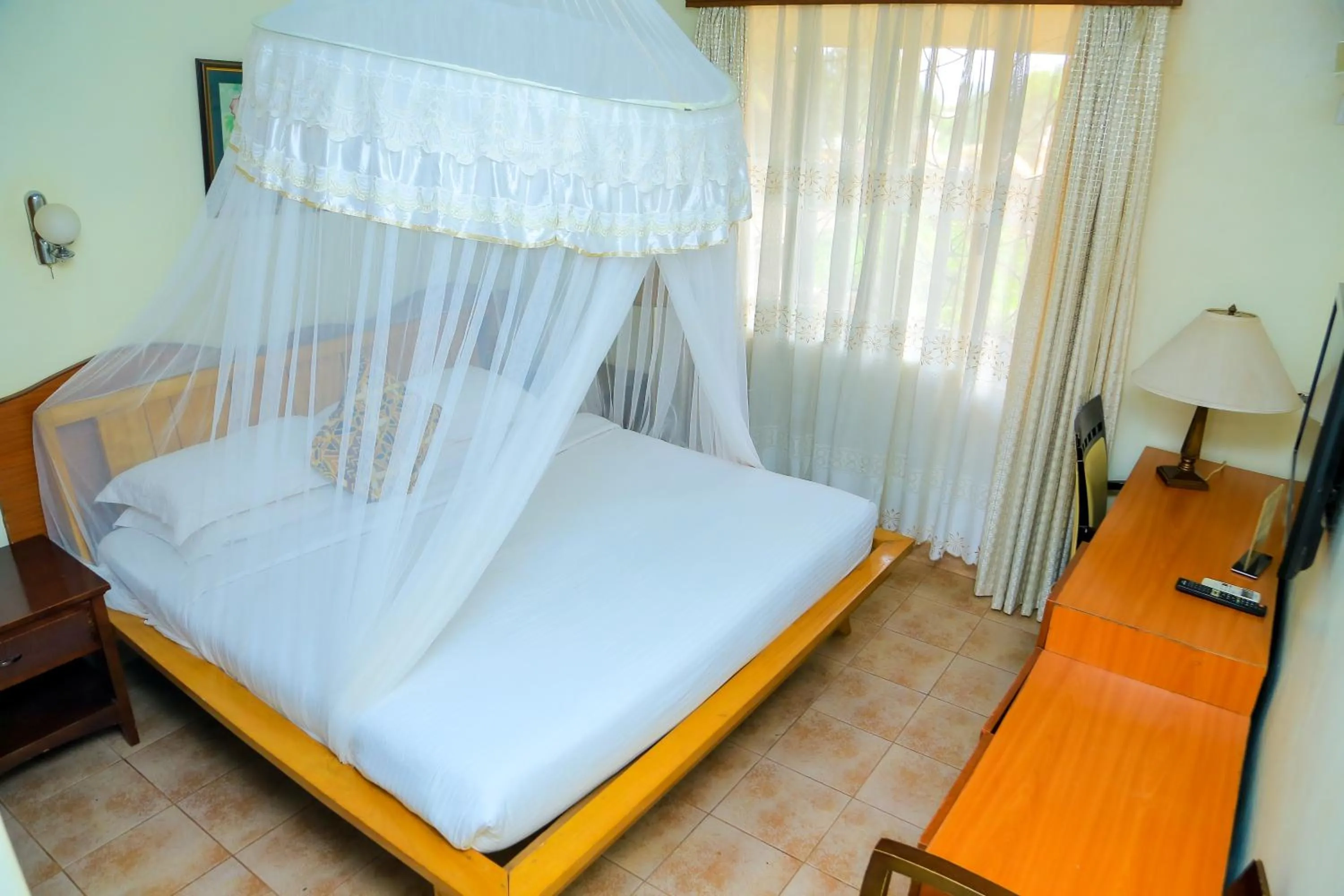 View (from property/room), Bed in Shangri-la Hotel Muyenga