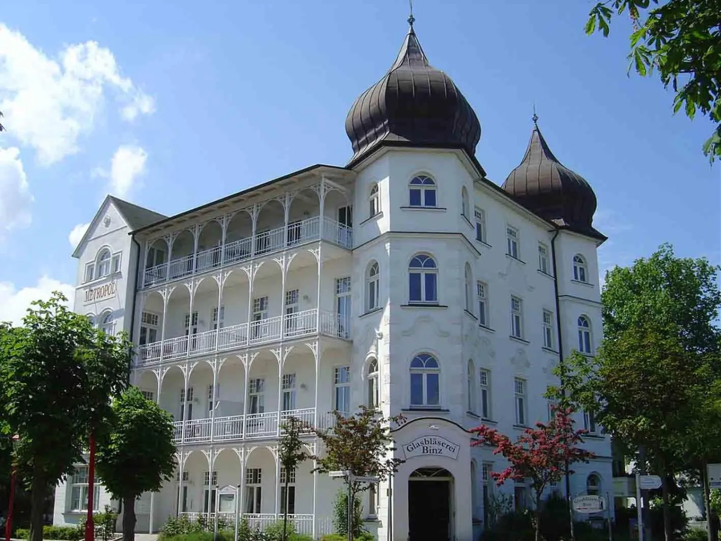 Villa Metropol by Rujana