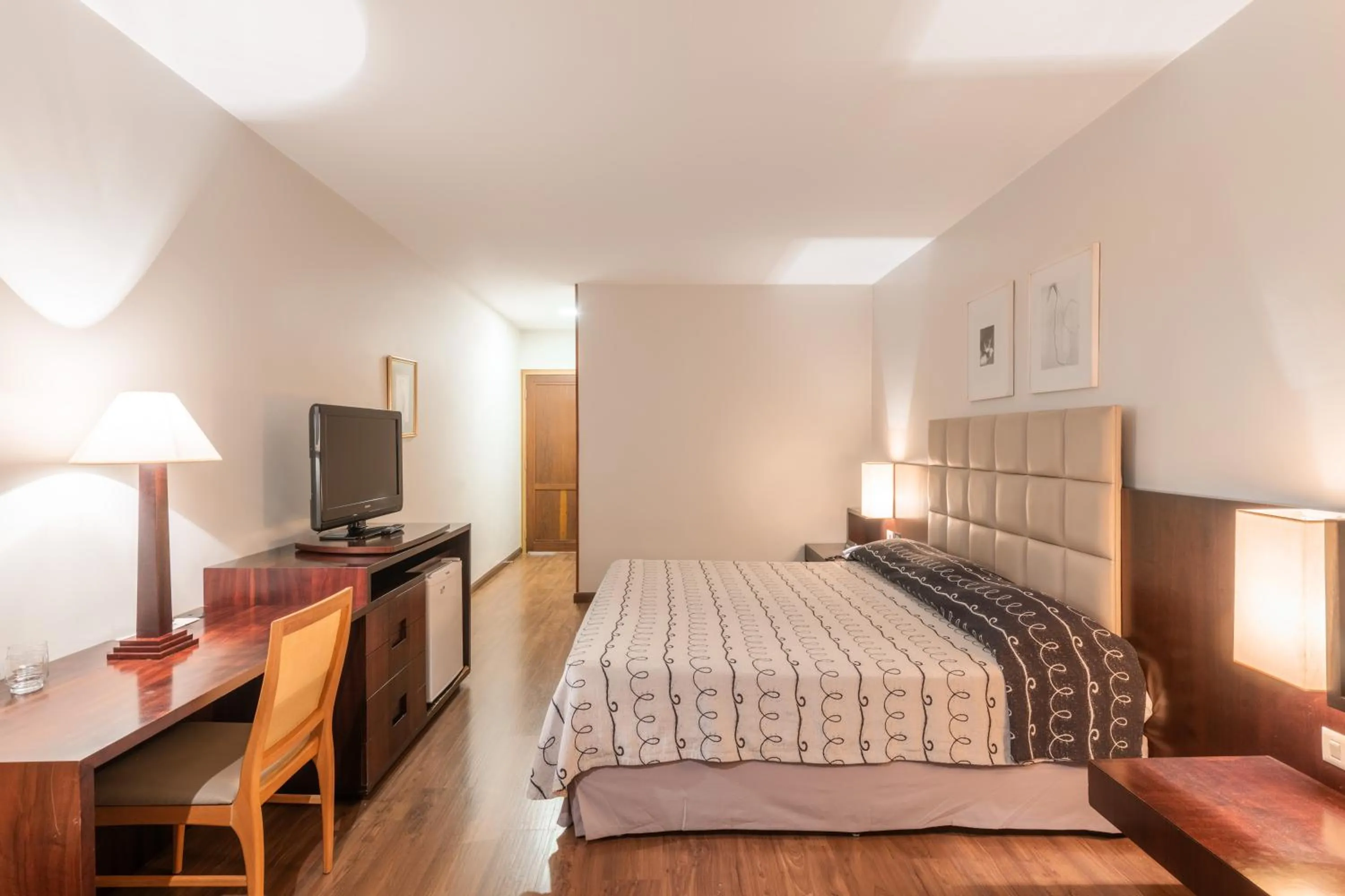 Bedroom, Bed in DELPLAZA Excelsior São Paulo - By Monreale