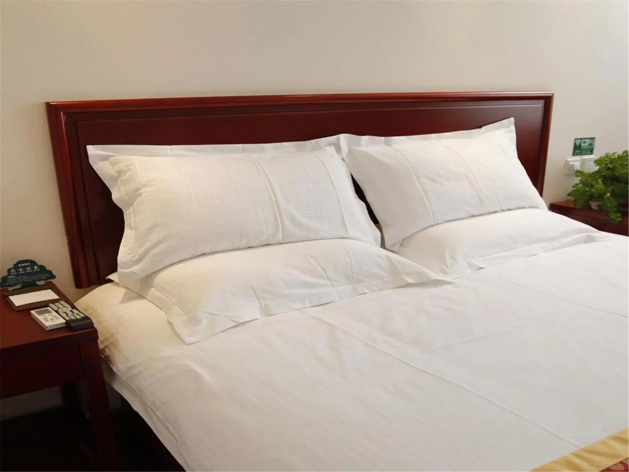 Bed in GreenTree Inn Beijing Fangshan Liangxiang Suzhuang Express Hotel Bed in GreenTree Inn Beijing Fangshan Liangxiang Suzhuang Express Hotel