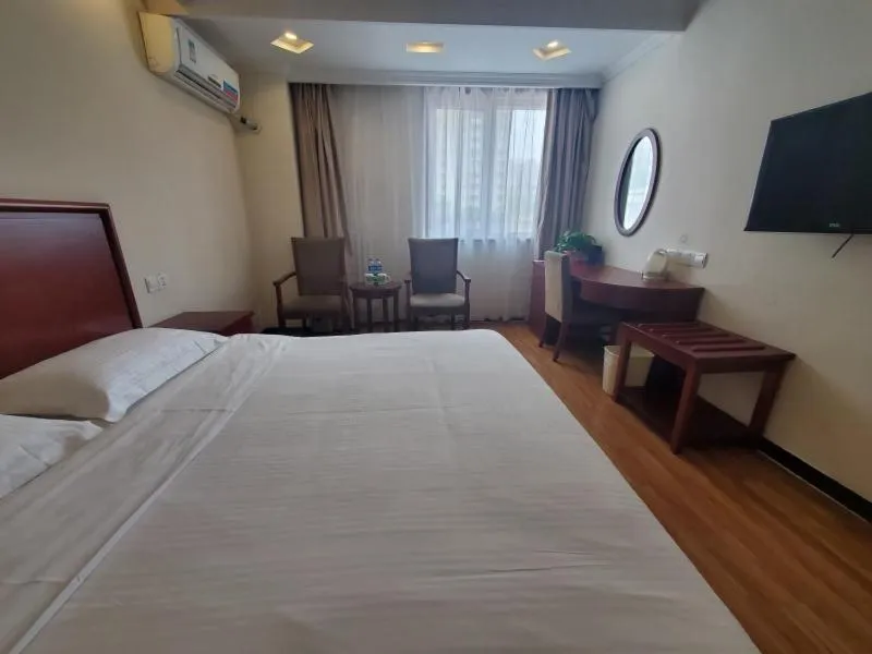 Bed in GreenTree Inn Beijing Xisanqi Bridge Business Hotel