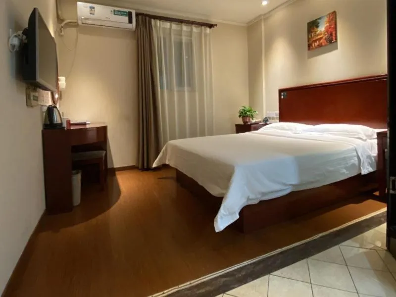 Bed in GreenTree Inn Beijing Changping Tiantongyuan East Taipingzhuang Road Express Hotel