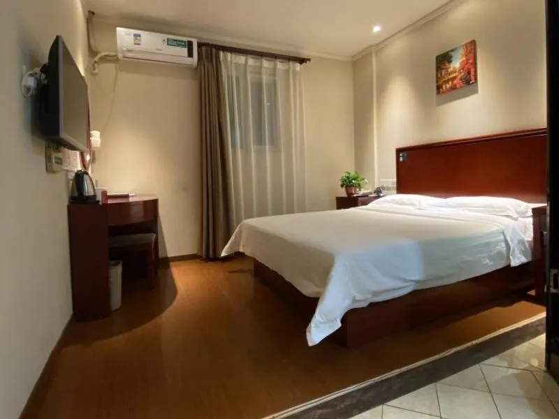 Bed in GreenTree Inn Beijing Changping Tiantongyuan East Taipingzhuang Road Express Hotel