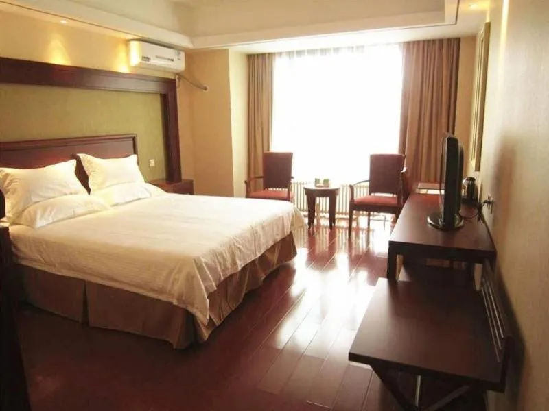 Bed in GreenTree Inn Beijing Hotel Lin Cui Road Business Hotel