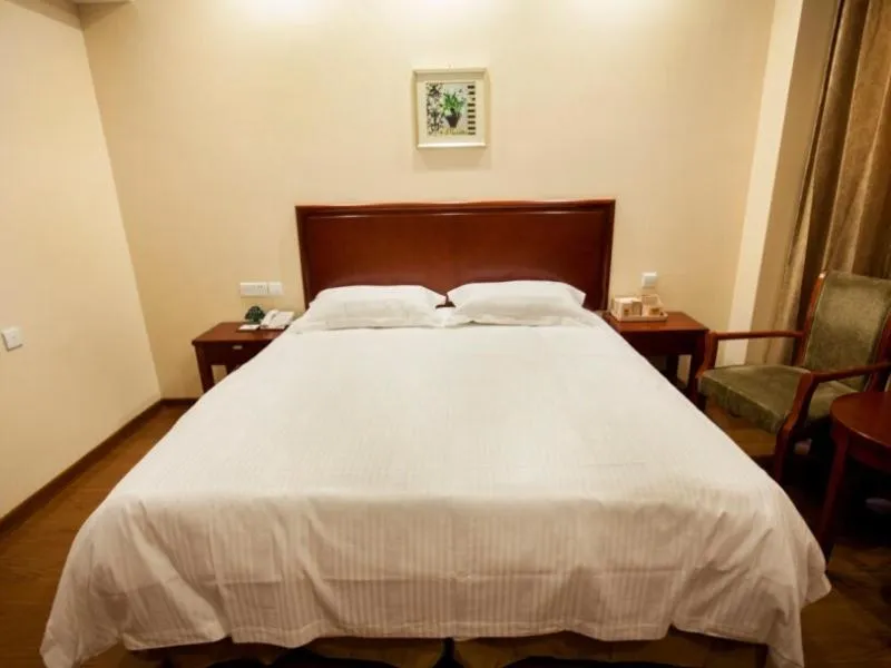 Bed in GreenTree Inn Beijing Shunyi South Shiyuan Street Express Hotel
