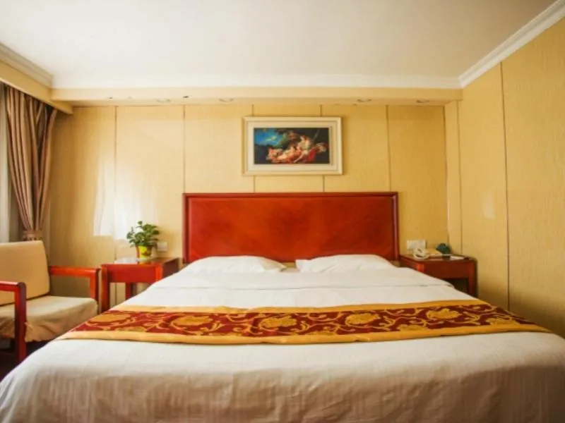 Bed in GreenTree Inn Shanghai Gongfu New Village Subway Station Express Hotel