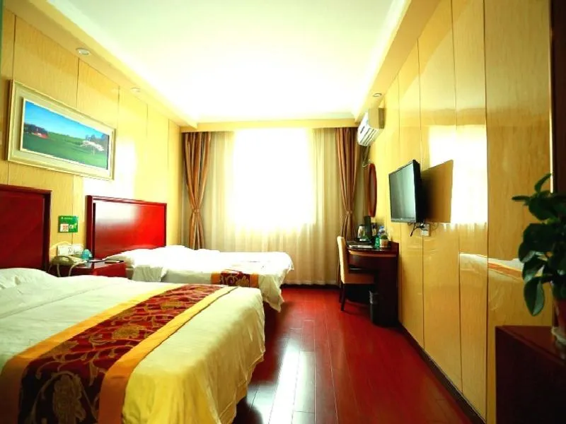 Bed in GreenTree Inn Shanghai Gongfu New Village Subway Station Express Hotel