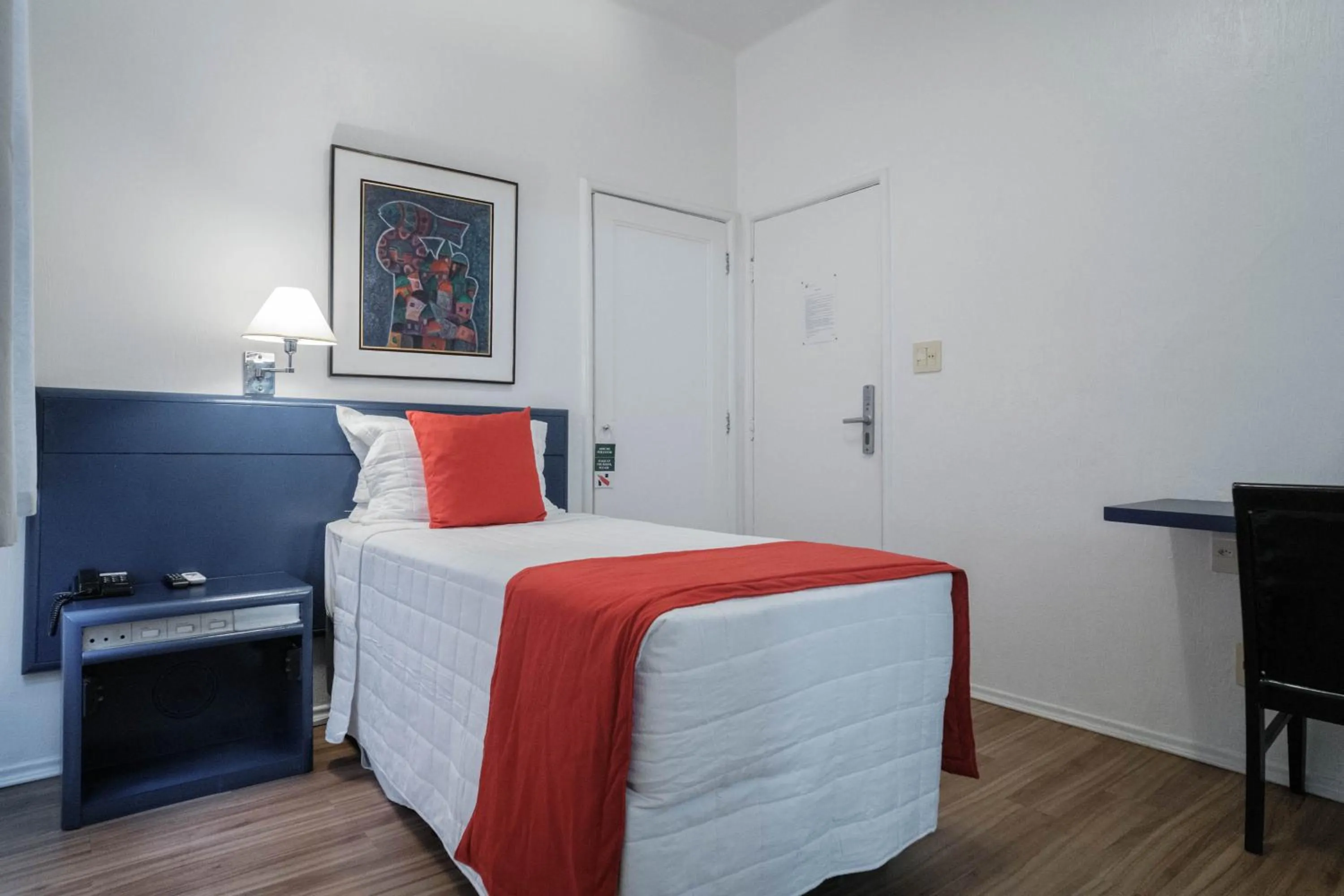 Bedroom, Bed in Hotel Normandie - by Easy Hotéis