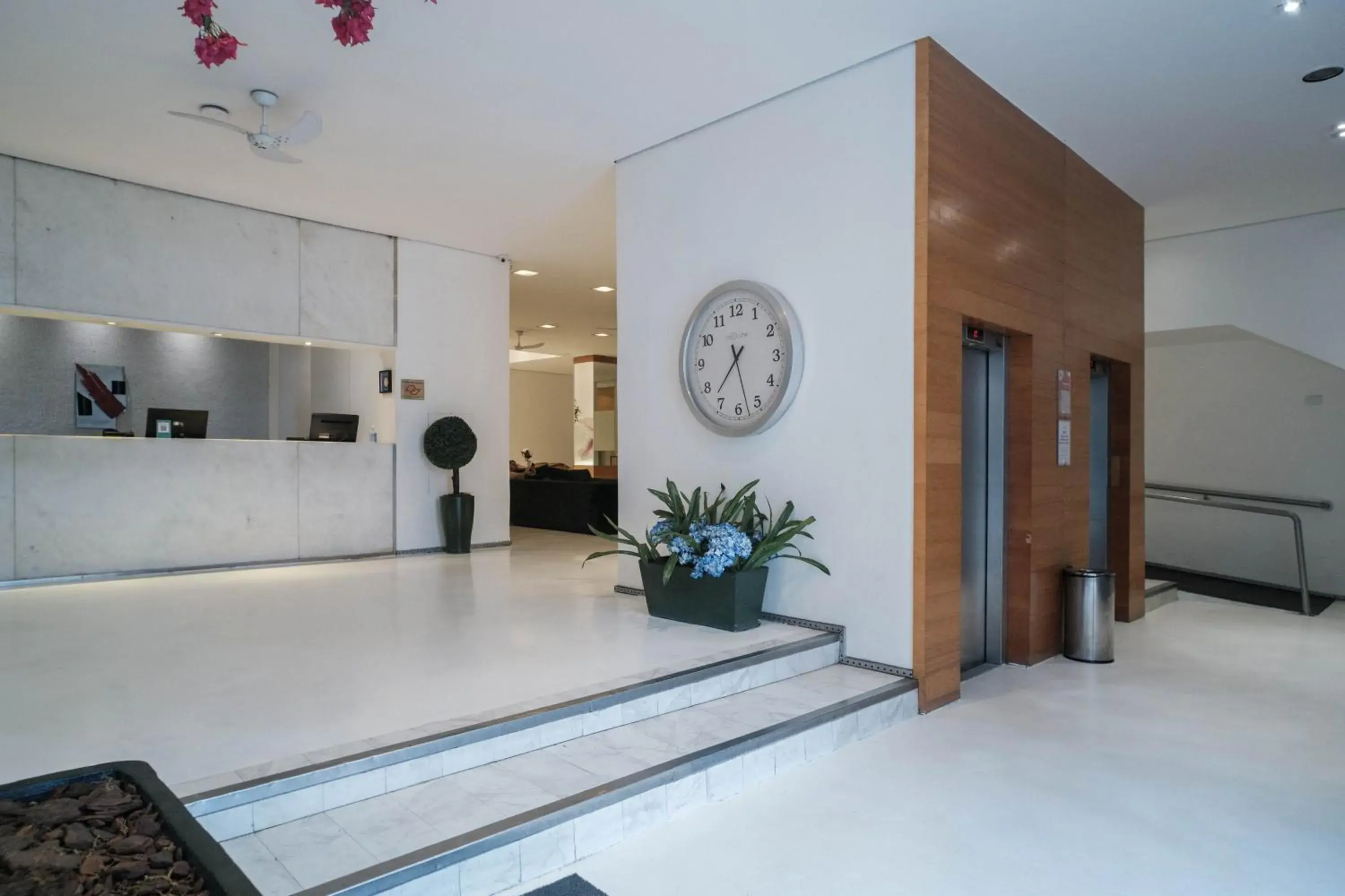 Lobby or reception in Hotel Normandie - by Easy Hotéis Lobby or reception in Hotel Normandie - by Easy Hotéis