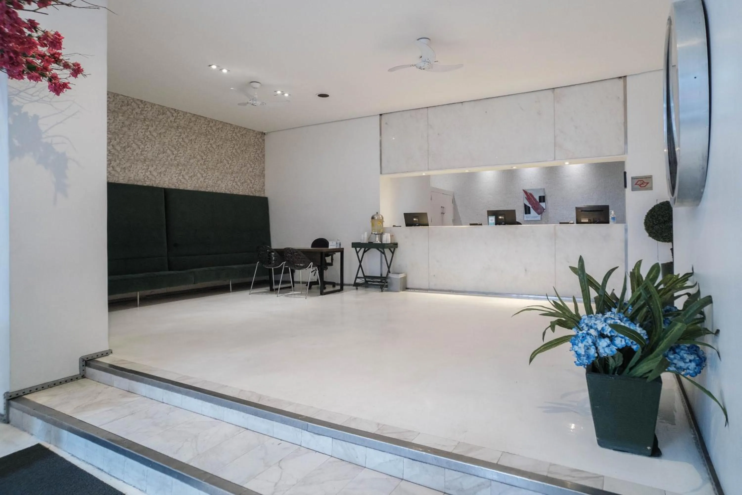 Lobby or reception in Hotel Normandie - by Easy Hotéis