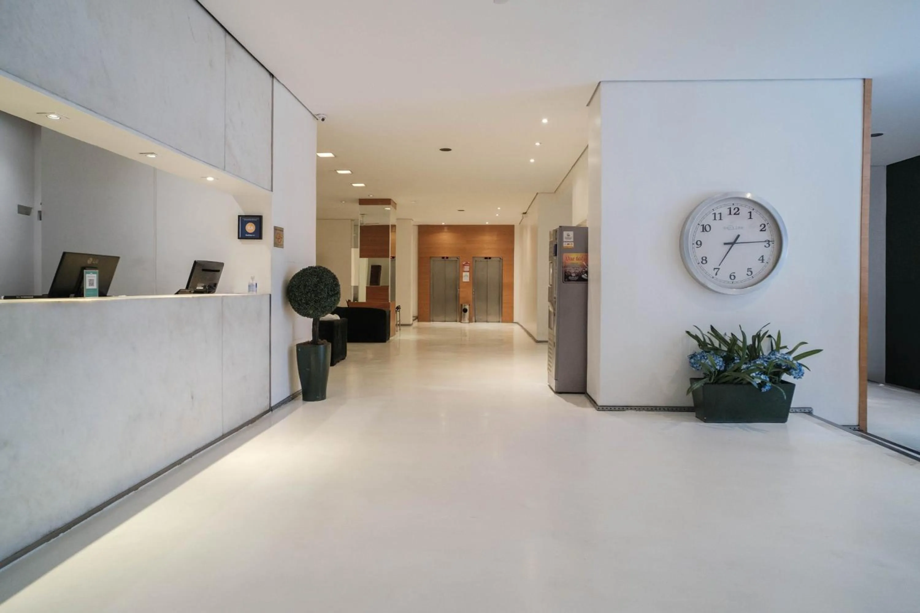 Lobby or reception in Hotel Normandie - by Easy Hotéis