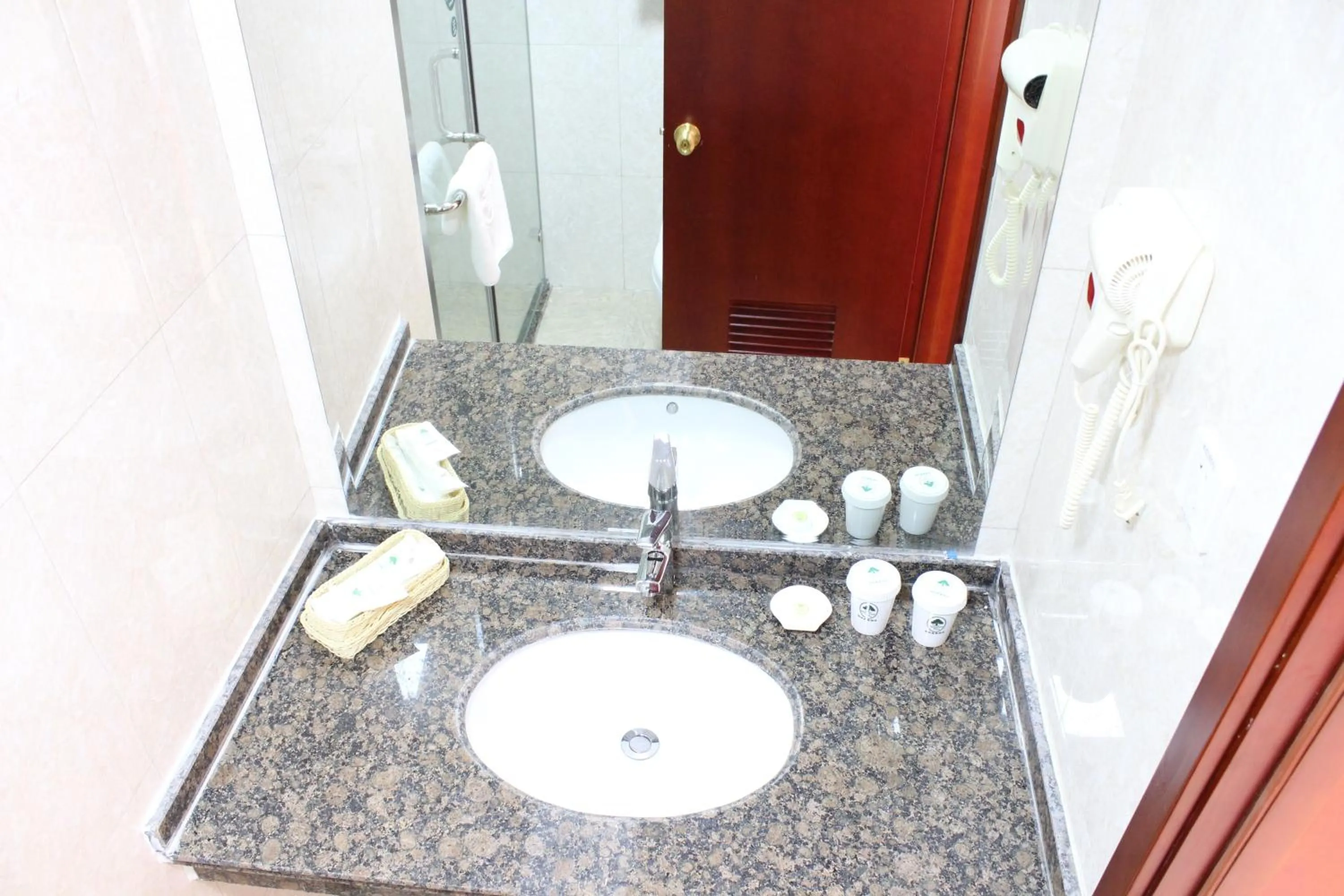 Bathroom in GreenTree Inn Shanghai Jiading Dazhong International Auto City Business Hotel