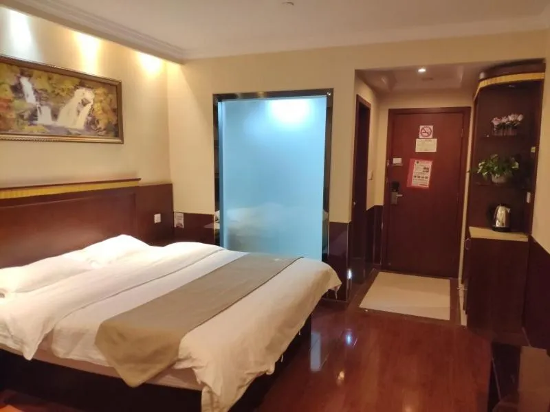 Bed in GreenTree Inn Shanghai Fengxian Xidu Business Hotel