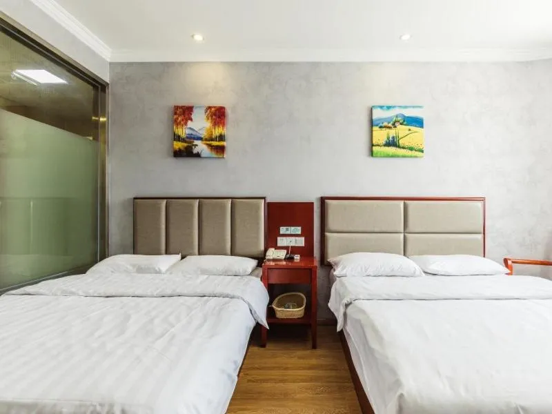 Bed in GreenTree Inn Shanghai Huinan Jinghai Road Express Hotel