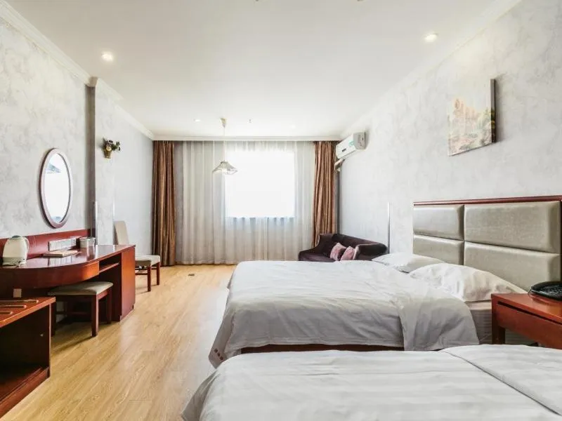 Bed in GreenTree Inn Shanghai Huinan Jinghai Road Express Hotel