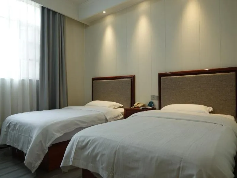 Bed in GreenTree Inn Nanjing Yuhuatai Scenic Spot China Gate Subway Station Express Hotel