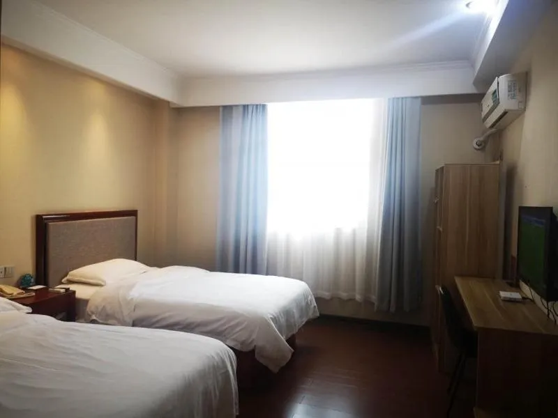 Bed in GreenTree Inn Nanjing Yuhuatai Scenic Spot China Gate Subway Station Express Hotel