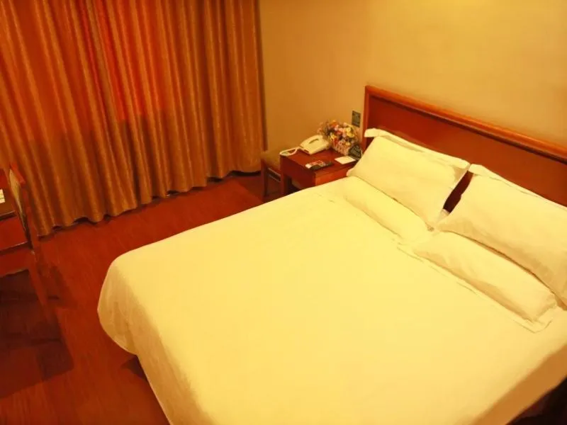 Bed in GreenTree Inn Jiangsu Nanjing Zhongyangmen Railway Station Express Hotel
