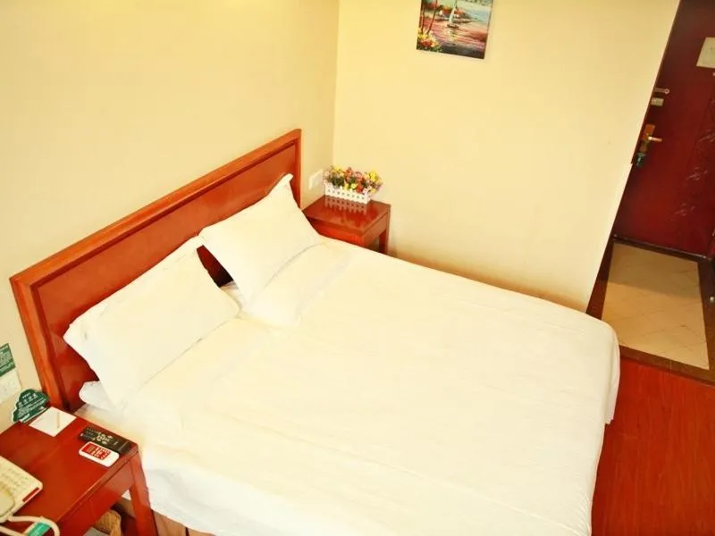 Bed in GreenTree Inn Jiangsu Nanjing Zhongyangmen Railway Station Express Hotel