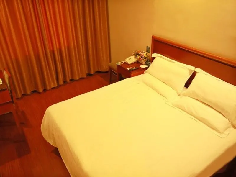 Bed in GreenTree Inn Jiangsu Nanjing Zhongyangmen Railway Station Express Hotel