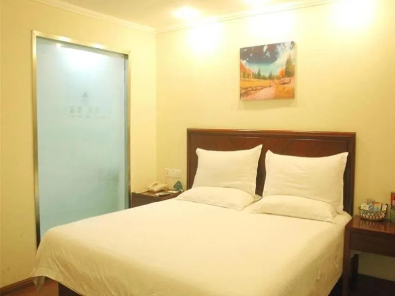 Bed in GreenTree Inn Jiangsu Nanjing Zhongyangmen Railway Station Express Hotel