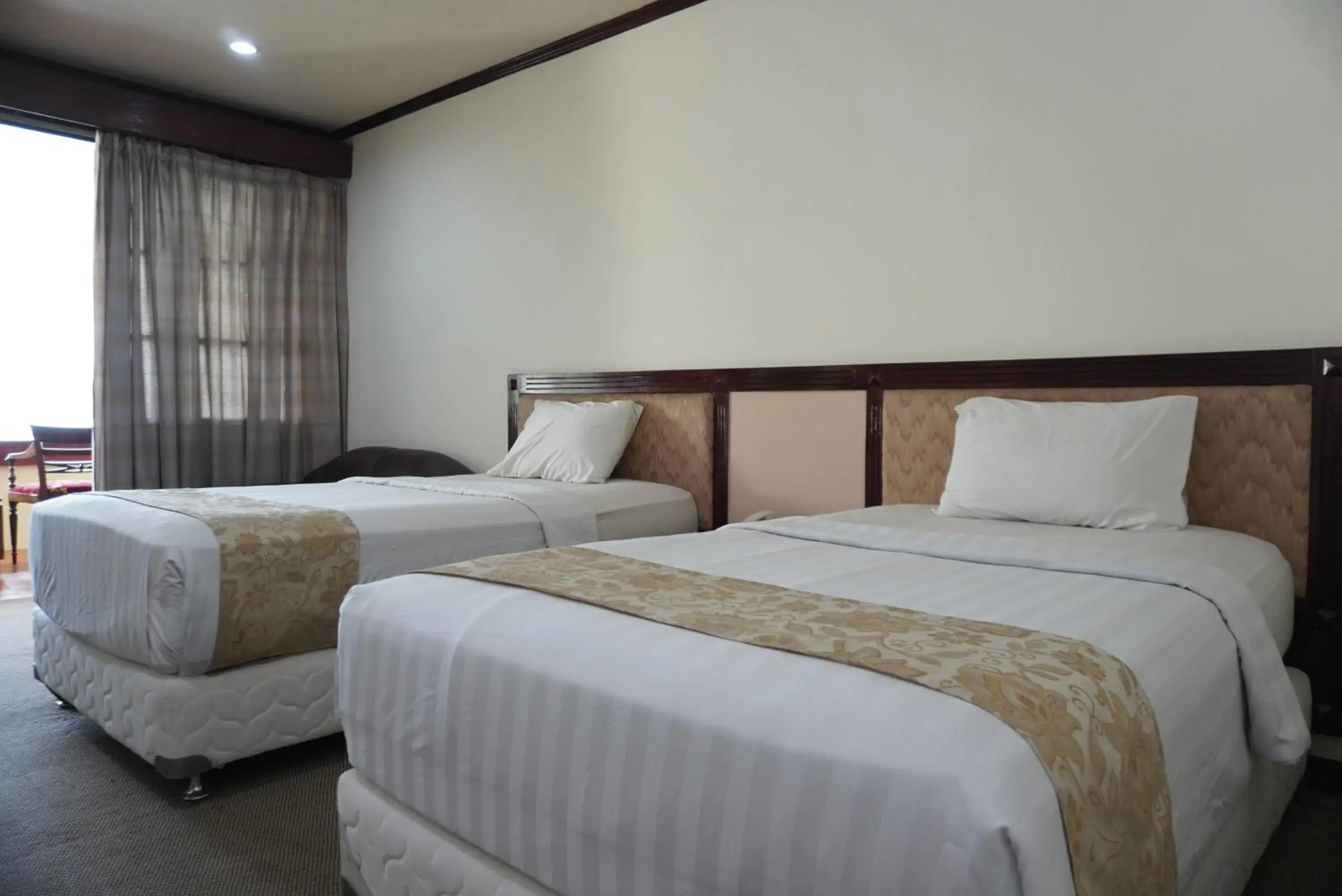 Deluxe Twin Room in Siantar Hotel Parapat Deluxe Twin Room in Siantar Hotel Parapat